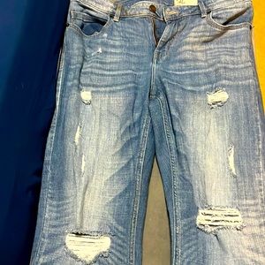 Light distressed skinny leg jeans